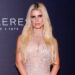 Jessica Simpson aborda "Unholy Matrimony" em nova música em meio a divórcio