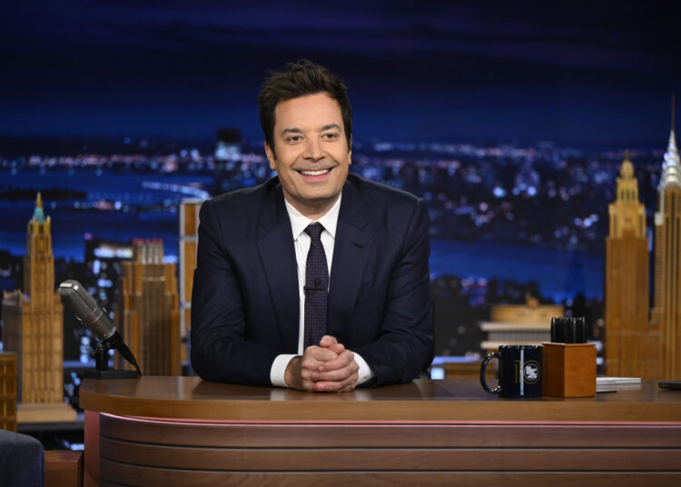Jimmy Fallon surpreende os fãs com desempenho 'elétrico': 'Dang Jimmy pode cantar'