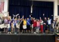 Jogadores da escola da vila apresentando "Newsies Jr." Este fim de semana | Entretenimento