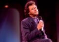 Johnny Mathis, 89 anos, se aposenta da turnê devido a problemas de memória 'acelerados' após a carreira de sete décadas