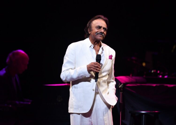 Johnny Mathis anuncia a aposentadoria, cita os problemas de idade e memória '
