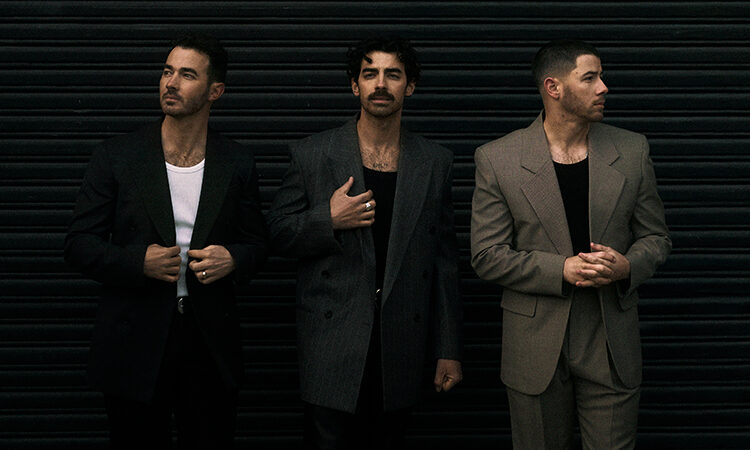 Jonas Brothers comemora o 20º aniversário com o novo single, Tour