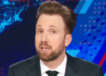 Jordan Klepper expõe este 'desleixado' Trump Admin Move em meio a 'Dei Purge'