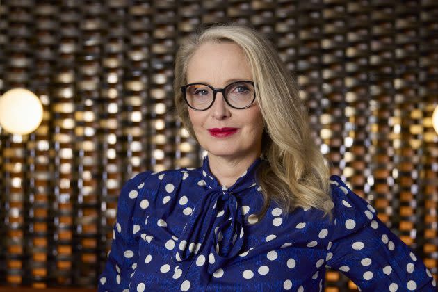 Julie Delpy placas Ruben Östlund 'The Entertainment System Is Down'