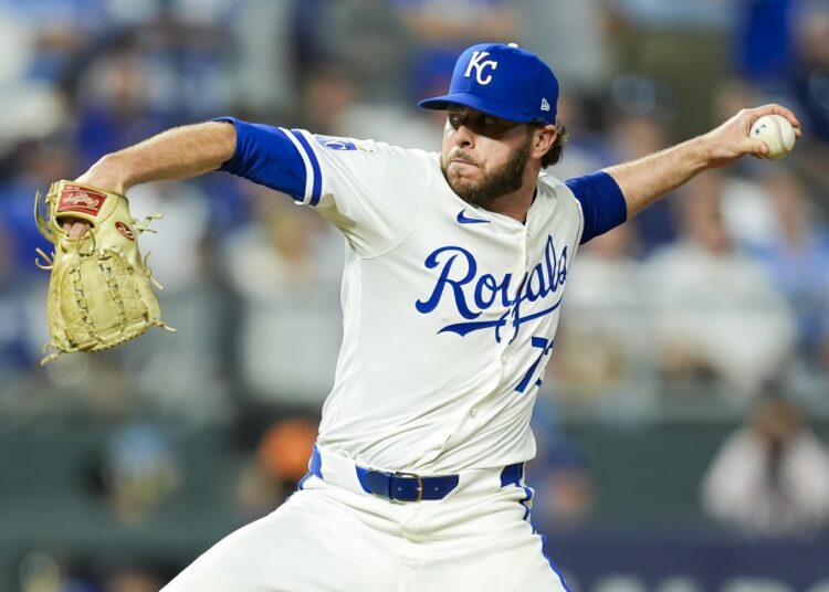 Kansas City Royals enfrenta decisões difíceis enquanto navegam na batalha de bullpen e correm o risco de perder Sam Long com uma ERA de 3,13 para rivalizar com equipes