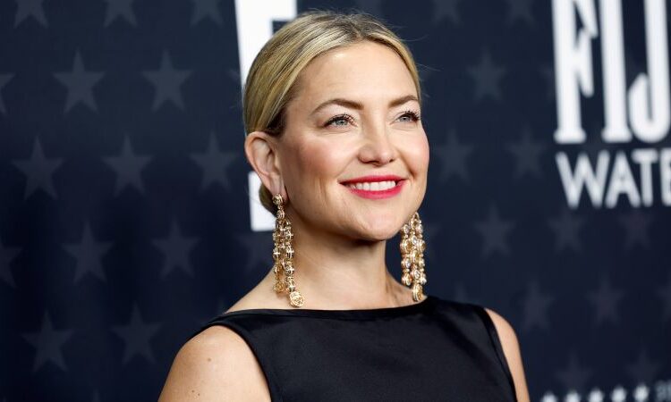 Kate Hudson gosta de 'a ideia de estar engajada para sempre'