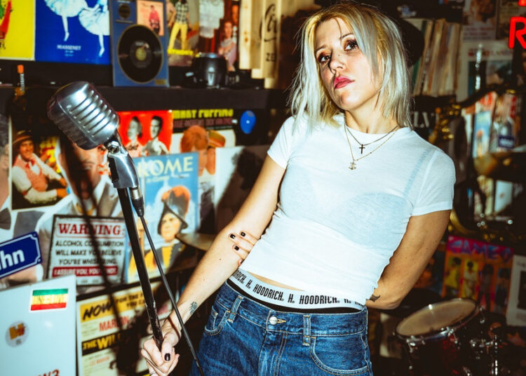 Kate Klein fala sobre lutas da indústria, música nova e permanecendo sem medo