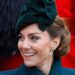 Kate Middleton acabou de jogar a tradição real pela janela com seu impressionante (e surpreendente) novo vídeo