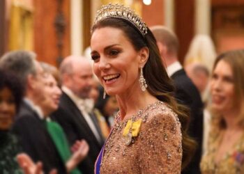 Kate Middleton é homenageada pela família real na tradição de 150 anos