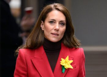 Kate Middleton presta homenagem ao adolescente falecido com câncer Liz Hatton