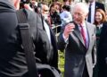 King aprende sobre a mais recente pesquisa do câncer enquanto a visita à Irlanda do Norte continua