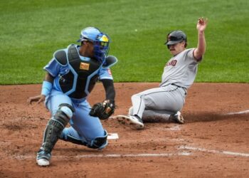 Kyle Manzardo estrela como Guardiões Top Royals em 10 entradas