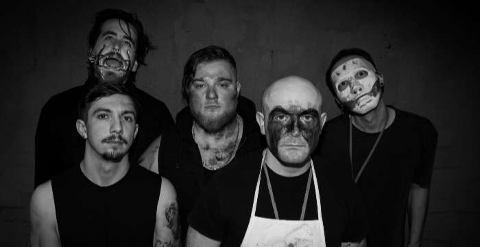 Larcenia Roe entrega um novo single "Lip Split" e videoclipe