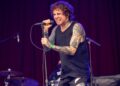 Laura Jane Grace responde à reação sobre a música 'Your God'