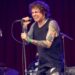 Laura Jane Grace responde à reação sobre a música 'Your God'