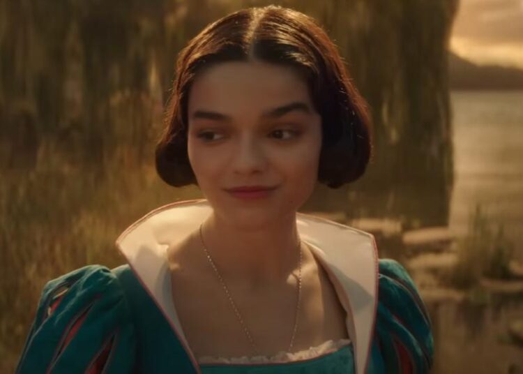 Levei minha filha para ver a neve branca e finalmente entendo por que os remakes de ação ao vivo da Disney são uma coisa