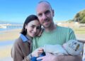 Lily Collins Marks 'Primeiro Aniversário como uma mamãe' depois do 'Ano Mágico'