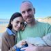 Lily Collins Marks 'Primeiro Aniversário como uma mamãe' depois do 'Ano Mágico'