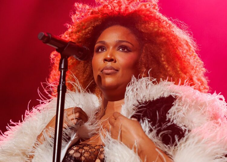 Lizzo responde às críticas sobre novas músicas: você 'só quer odiar'