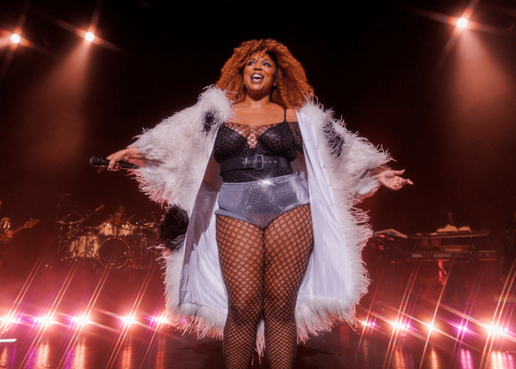 Lizzo retorna à música, lança novo single 'Still Bad'