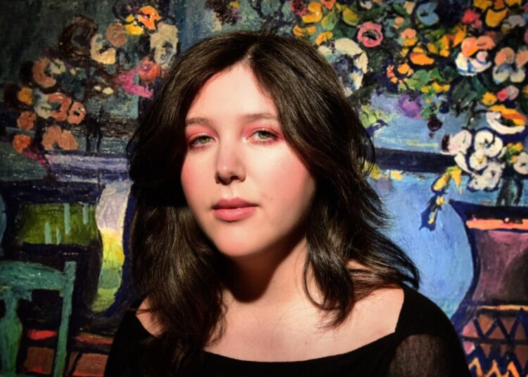 Lucy Dacus quer 'falar' por horas na nova música