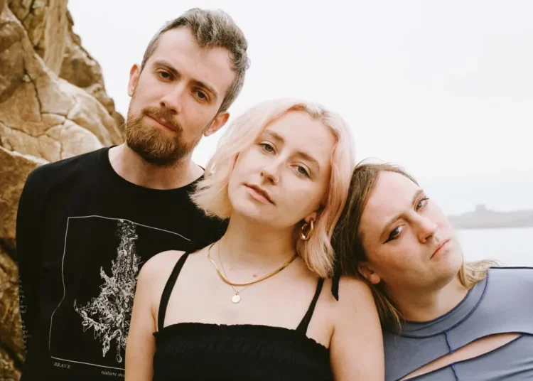 M (h) AOL Anuncie novo álbum 'SOLD SOFT', Compartilhe Nova música