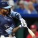 Maikel Garcia recebe os primeiros representantes no campo, enquanto o KC Royals continua a explorar as opções