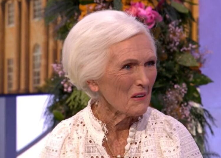 Mary Berry em lágrimas à medida que se emociona com a mensagem real de aniversário da família | TV e rádio | Showbiz & TV