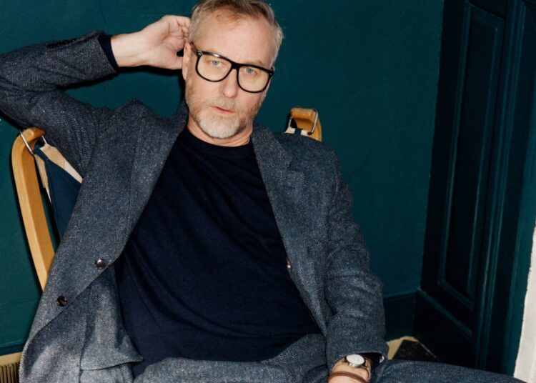 Matt Berninger lotam o novo álbum solo 'Get Sunk,' Drops 'Bonnet of Pins'