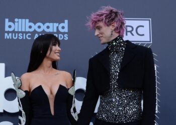 Megan Fox e Machine Gun Kelly estão 'em um bom lugar' após o nascimento da filha