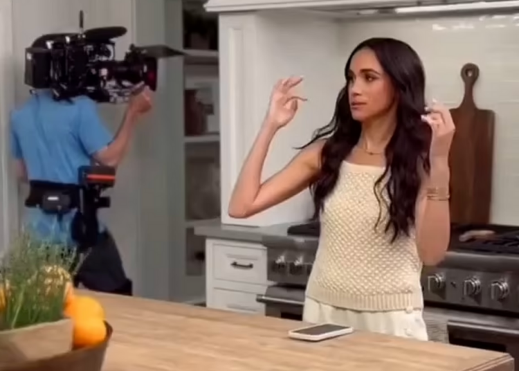 Meghan Markle acusou de promover a imagem de 'deusa doméstica' como o show da Netflix tear