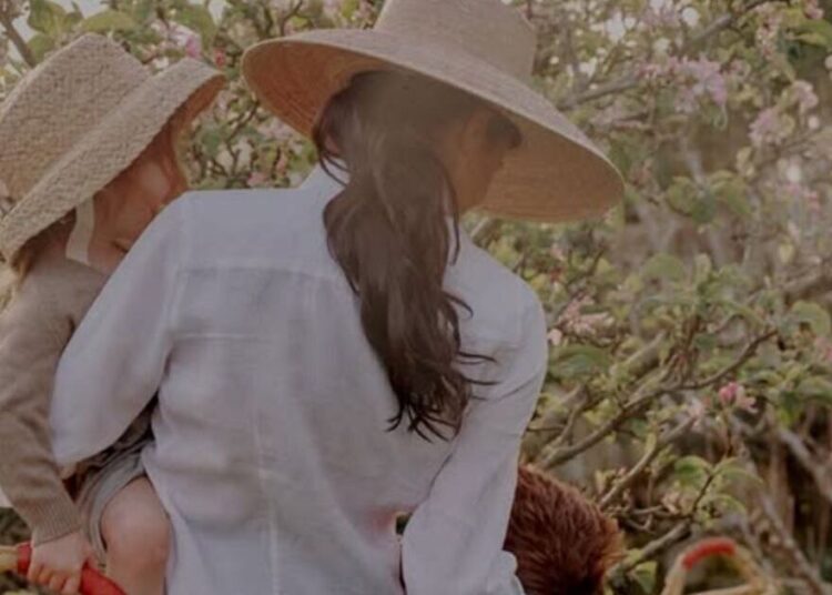 Meghan Markle compartilha uma nova foto com o príncipe Archie e a princesa Lilibet | Real | Notícias