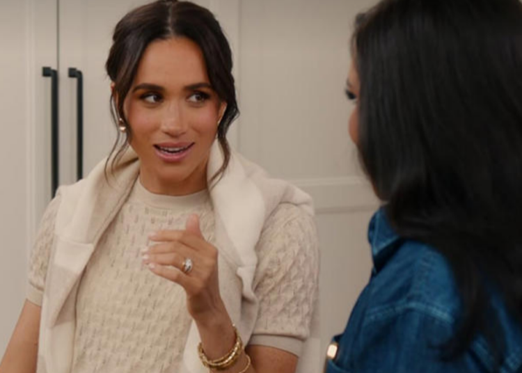 Meghan Markle corrige Mindy Kaling por chamá -la de nome 'errado', enquanto ela revela que a família tem novo sobrenome - família real
