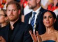 Meghan Markle culpou os amigos do príncipe Harry por fazê -lo 'muito acordar' antes da saída real: autor
