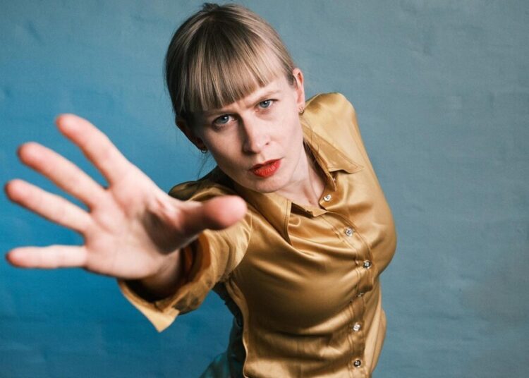 Melhor música nova: Jenny Hval pondera o que é 'ser uma rosa'