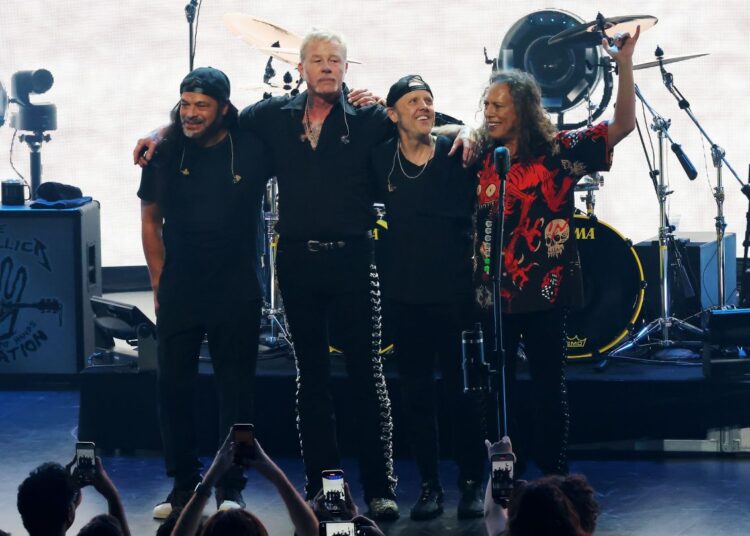 Metallica lança concerto VR no Apple Vision Pro