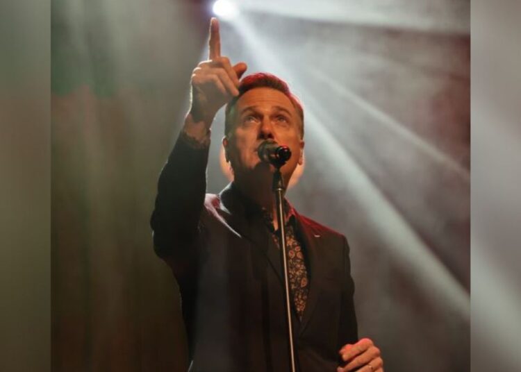 Michael W. Smith lançando novas músicas com… Jesus?