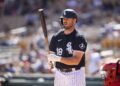 Mike Moustakas Final Curtain Call, uma despedida de um coração para a era dourada da Kansas City Royals, como canetas de slugger de um dia para acabamento cerimonial