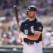 Mike Moustakas Final Curtain Call, uma despedida de um coração para a era dourada da Kansas City Royals, como canetas de slugger de um dia para acabamento cerimonial