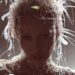 Miley Cyrus compartilha o primeiro vislumbre de sua 'ópera pop' com 'Something Beautiful' Trailer