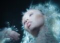 Miley Cyrus entrega o vídeo 'prelúdio' cinematográfico do próximo álbum 'Something Beautiful'