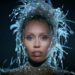 Miley Cyrus revela uma nova música explosiva "Something Beautiful"