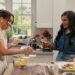 Mindy Kaling aborda sendo repreendida por Meghan Markle sobre o erro do título real