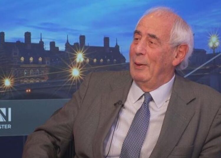 Mohamed Al-Fayed estava "desesperado por um passaporte britânico", afirma Tom Bower