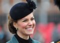 Momento de moda desajeitado da princesa Kate no desfile do dia de São Patrício | Real | Notícias