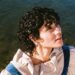 Montaigne ressurge com o novo single, 'Swim Back'