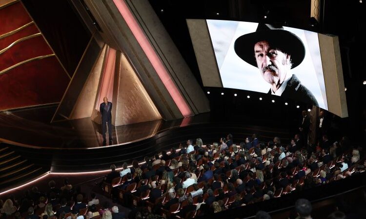 Morgan Freeman homenageia Gene Hackman de 'querido' no Oscar