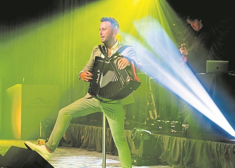 Nathan Carter para lançar 'All Brand New Music'
