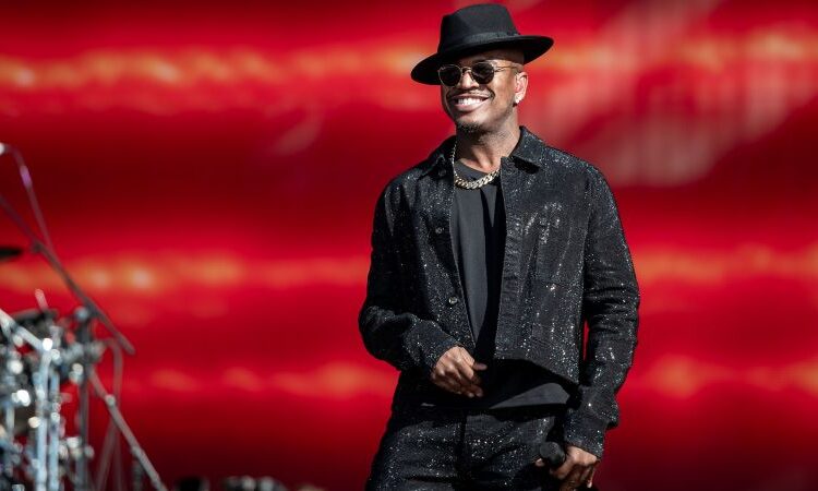 Ne-yo apresenta 'My Pyramid', as quatro mulheres com quem ele está em um relacionamento poliamoroso