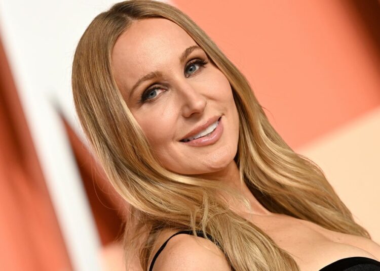 Nikki Glaser explica o fetiche do 'marido gostoso'
